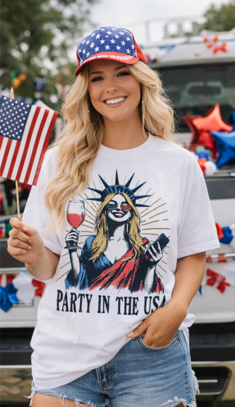 Party In The USA Graphic Tee | Patriotic Statue of Liberty Shirt | 4th of July Boutique T-Shirt | Trendy America Graphic Tee | Unisex Oversized Fit